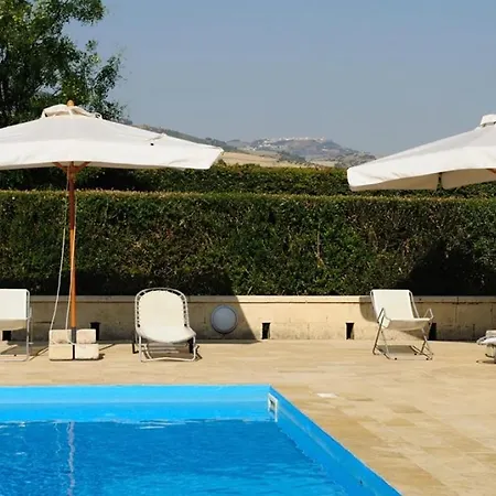 Sleeps 2 Pool Wifi T764334 Appartamento *